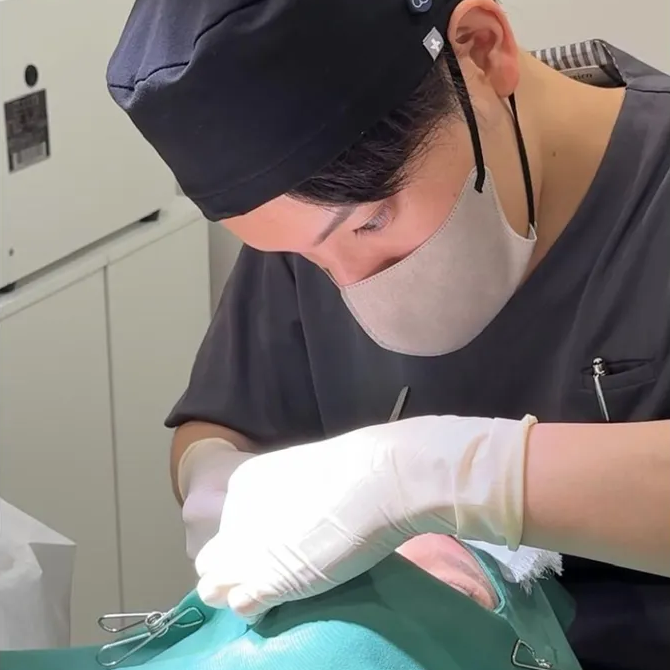 目元の手術風景